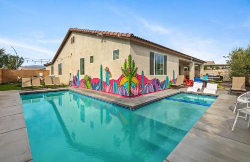 Indio House | Kaleidoscope by AvantStay Colorful Escape Pool