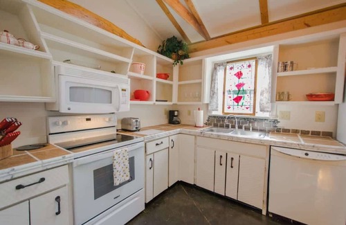 Valley Hill House | Kaleidoscope Cottage