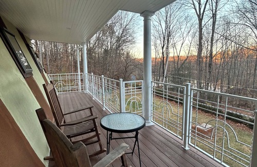 Stroudsburg House | Kaleidoscope Cottage, near Outlets, and all that Poconos has to offer