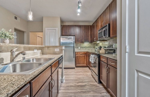 Park Central Apartment | Kaleidoscope Near Galleria/Medical City
