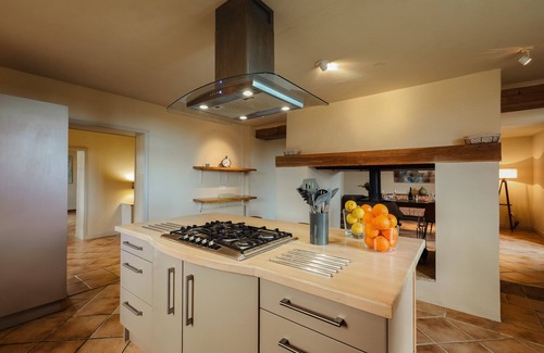 Puygaillard-de-Lomagne Cottage | Kalia House. Private pool & summer kitchen. Games room + fitness equipment