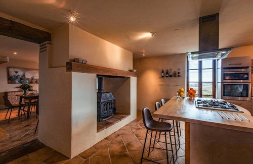 Puygaillard-de-Lomagne Cottage | Kalia House. Private pool & summer kitchen. Games room + fitness equipment