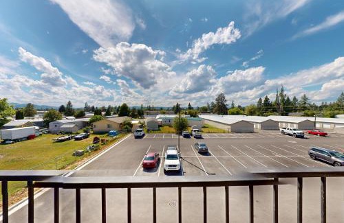Evergreen Hotel | Kalispell Valley Vista