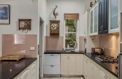 New Town House | Kallara House walk to restaurant strip
