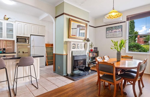 New Town House | Kallara House walk to restaurant strip