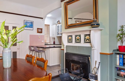 New Town House | Kallara House walk to restaurant strip
