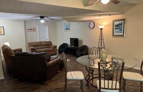 St. Robert House | KALMNEZ 10 minutes from FLW