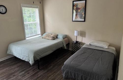 St. Robert House | KALMNEZ 10 minutes from FLW