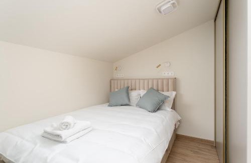 Stare Podgorze Apartment | Kalwaryjska Elegant Stay Studios by BookingHost