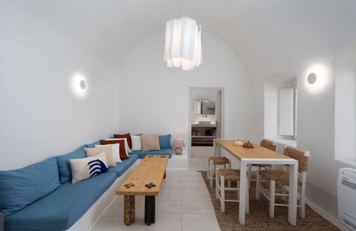 Oia House | Kalyva, 2 bedroom House in Oia