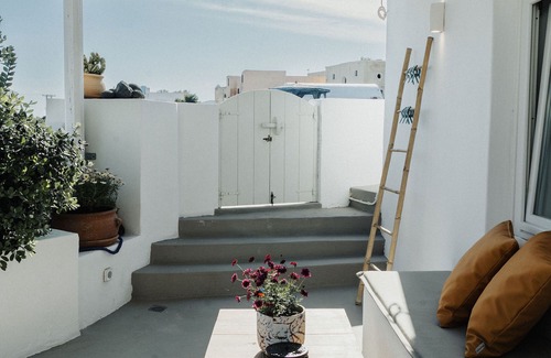 Oia Apartment | Kalyva House in center of Oia