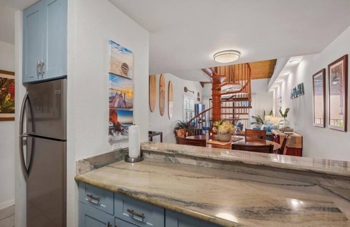 Kihei Condo | Kamaole Sands #5-401 Beautifully Updated – Steps from Kamaole Beach