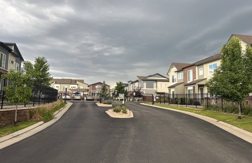 Kennedy House | Kamara’s Family Townhome. Pet friendly