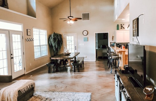 Kingston House | Kamden's Place 4bed/2bath sleeps 16 - Kayaks included!