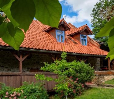 Abrahamovce House | Kamenny dom Pikovce
