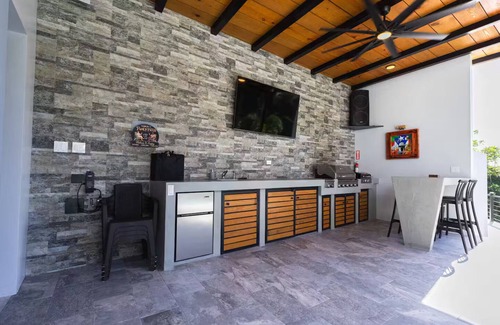 Pinales House | Kamila's Luxury House with Private Pool