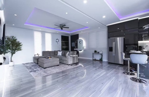 Pinales House | Kamila's Luxury House with Private Pool