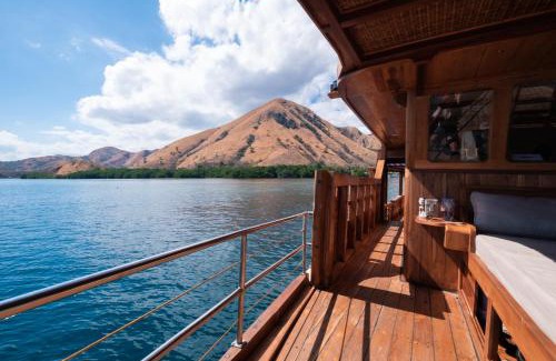 Labuan Bajo Boat Rental | Kamma Sail