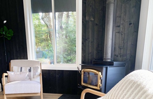 Irvines Landing House | Kammerle Cabin - Beautifully renovated house in Garden Bay, BC!
