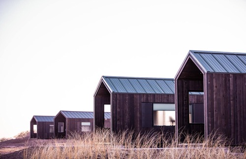 Coos Bay Cabin | Kamp Haus - Our Kamp Haus cabins are well appointed and cozy within an efficient layout designed for up to 2 guests to stay in comfort.
