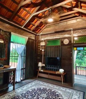 Penaga House | Kampung Cheq Homestay - Private Pool, Free Wifi, Netflix
