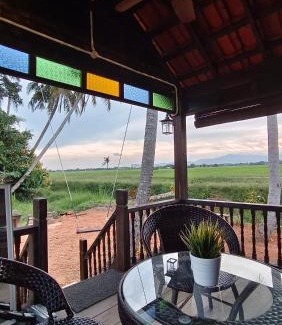 Penaga House | Kampung Cheq Homestay - Private Pool, Free Wifi, Netflix