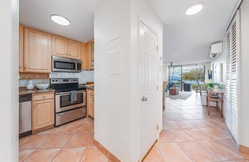 Maalaea Condo | KAN 211 Remodeled OceanFront 2BD for Whale Watch