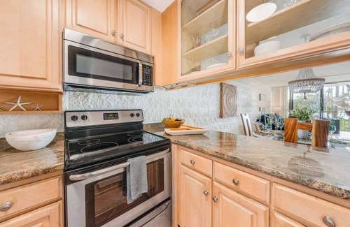Maalaea Condo | KAN 211 Remodeled OceanFront 2BD for Whale Watch