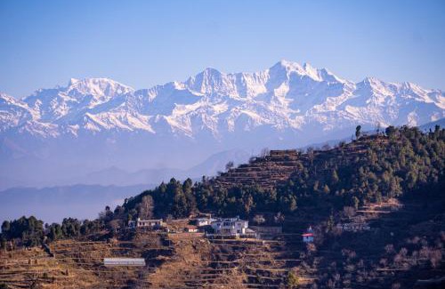 Kanatal Resort | Kana Mud An Ethnic Village Resort - Beautiful View of Gangotri Mountains