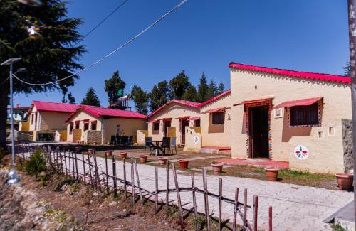 Kanatal Resort | Kana Mud An Ethnic Village Resort - Beautiful View of Gangotri Mountains