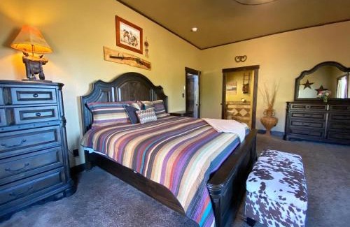 Kanab House | Kanab Family Luxury Log Cabin Hot Tub Pets OK