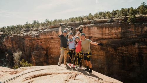 Kanab House | Kanab Family Luxury Log Cabin Hot Tub Pets OK