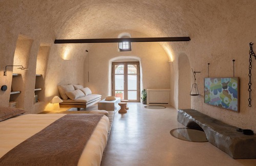 Vothon Hotel | Kanava Cave Winery Villa