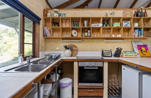 Dawesville House | Kangaroo Cottage – Beachside Escape in Dawesville