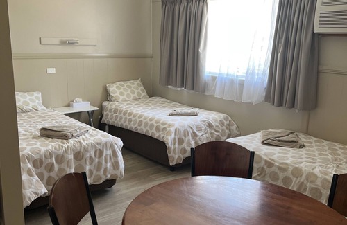 Kaniva Hotel | Kaniva Midway Motel