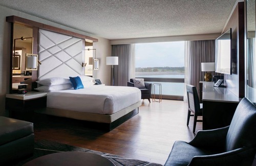 Waldron Hotel | Kansas City Airport Marriott
