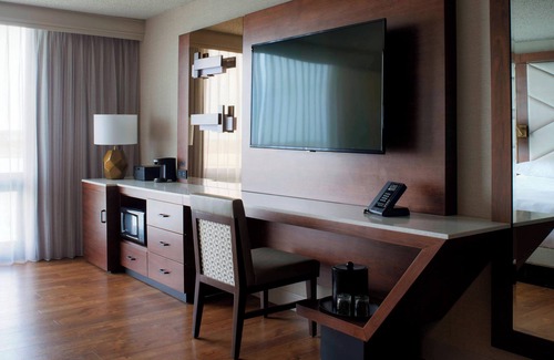 Waldron Hotel | Kansas City Airport Marriott
