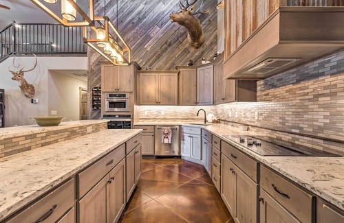 Great Bend Cabin | Kansas Hunting Lodge: Pets & Large Groups Welcome!