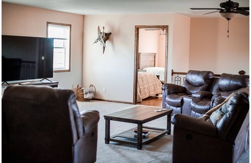 Great Bend House | Kansas Hunting Lodge: Perfect for Larger groups