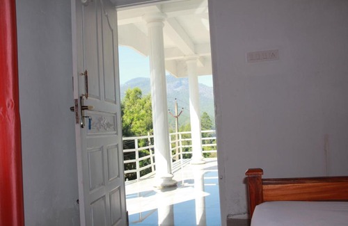 Kanthalloor House | Kanthalloor Homestay Snow White Holiday Homes