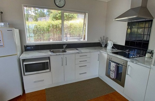 Okiato Apartment | Kanuka Bay - water view, peaceful.