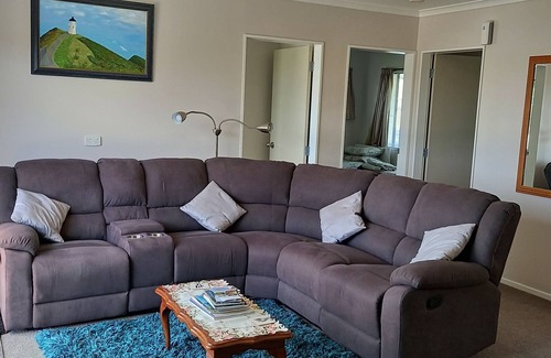 Okiato Apartment | Kanuka Bay - water view, peaceful.