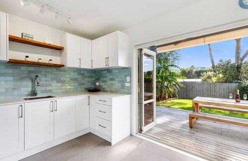 Mangawhai Heads Cottage | Kanuka Cottage - Affordable luxury accommodation in Managawhai Heads.