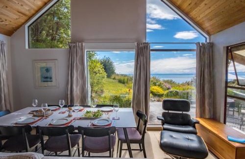 Ngaio Bay House | Kanuka House - Kaiteriteri Holiday Home