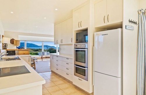 Waikanae House | Kapiti Panorama – Waikanae Beach Holiday Home