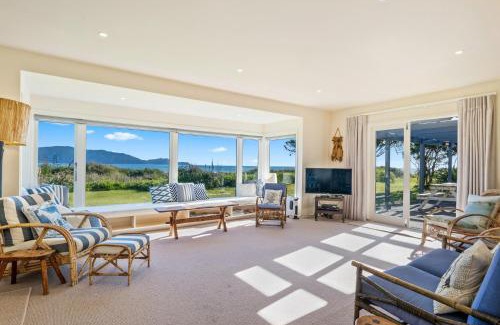 Waikanae House | Kapiti Panorama - Waikanae Beach Holiday Home