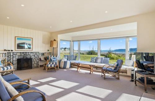 Waikanae House | Kapiti Panorama - Waikanae Beach Holiday Home