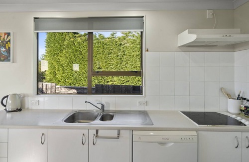 Waikanae House | Kapiti Views - Waikanae Beach Holiday Home
