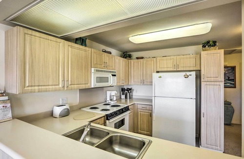 Kapolei Condo | Kapolei Condo w/Lanai & Pool Access - Near Beach!