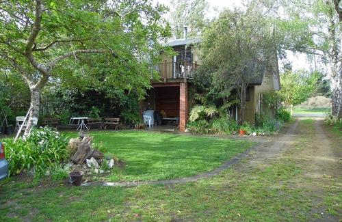 Marahau Cottage | KARAKA holiday cottage on the door step of the ABEL TASMAN NATIONAL PARK